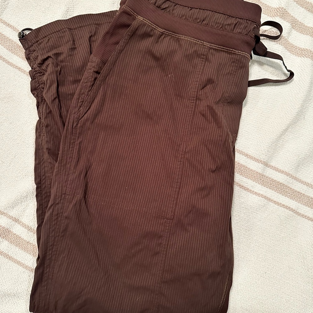 Lululemon Dance Studio Mid-Rise Cropped Pant Java Size 8 - Picture 6 of 7